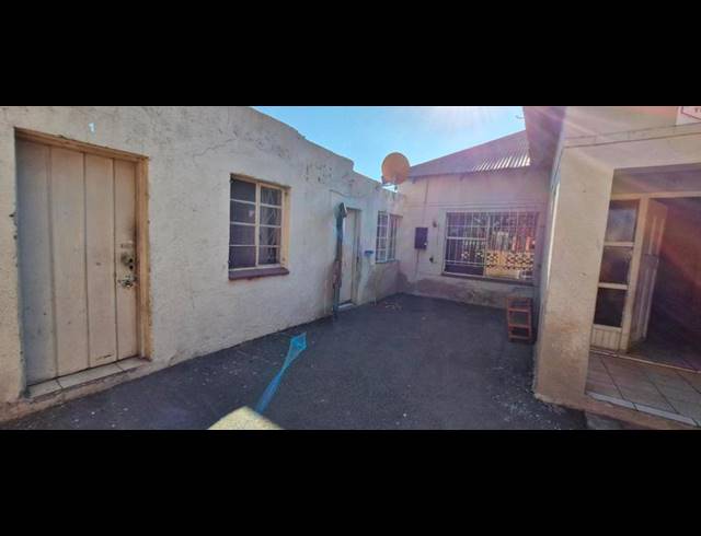 12 BEDROOM HOUSE FOR SALE IN BRAKPAN CENTRAL